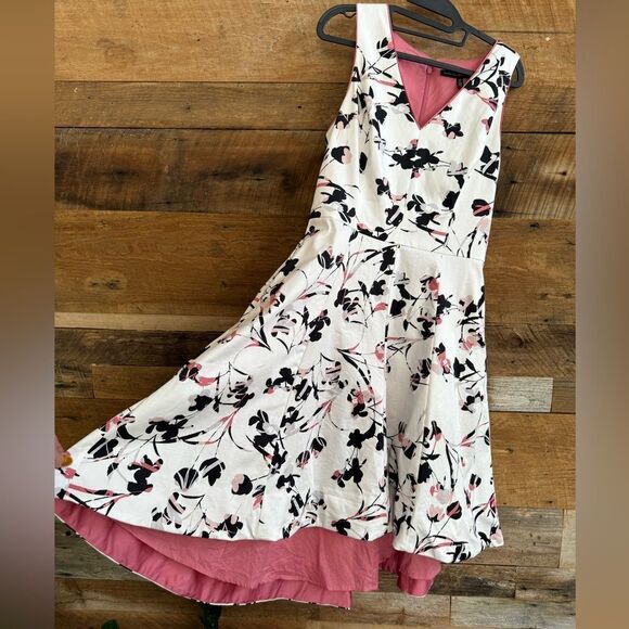 WHBM 570259114
SL Vnk Cotton Sateen FNF
COLOR
Ecru w Goddess Pink - Picture 5 of 16